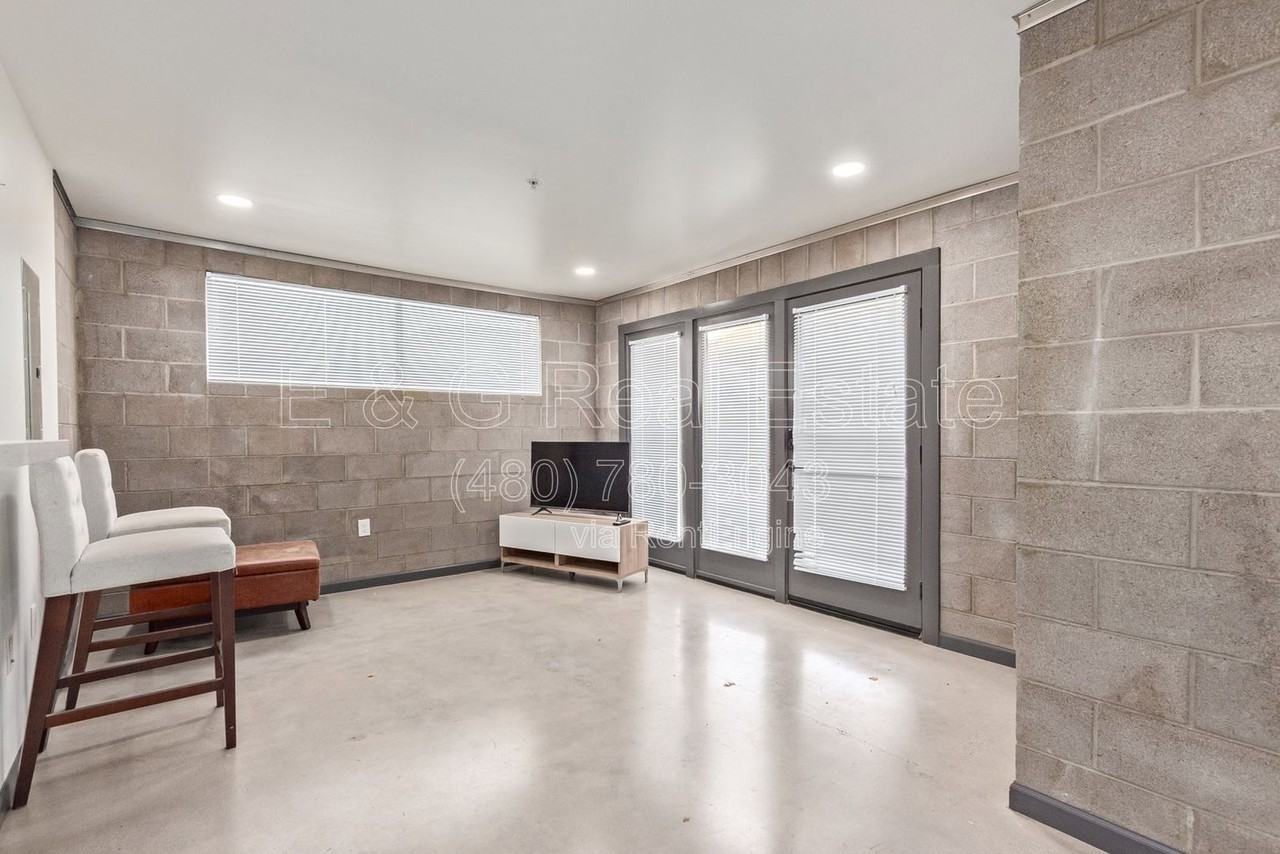129 N 11th Ave #1B - Photo 3 of 20