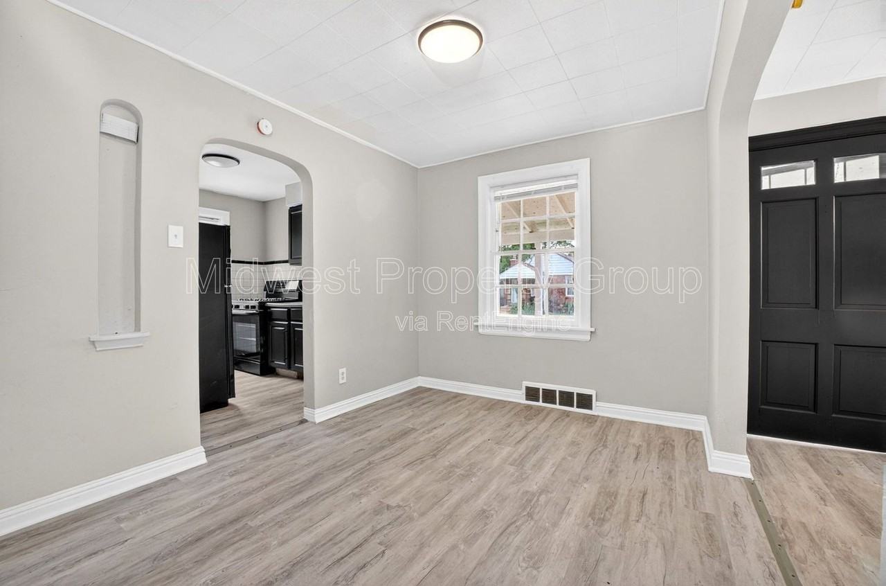 222 Henquin Dr - Photo 3 of 24
