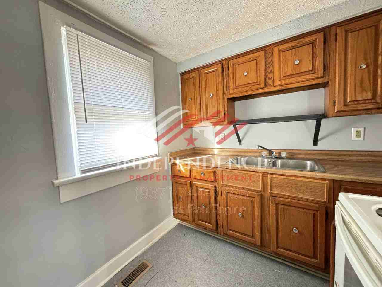 517 Mertland Ave - Photo 4 of 11