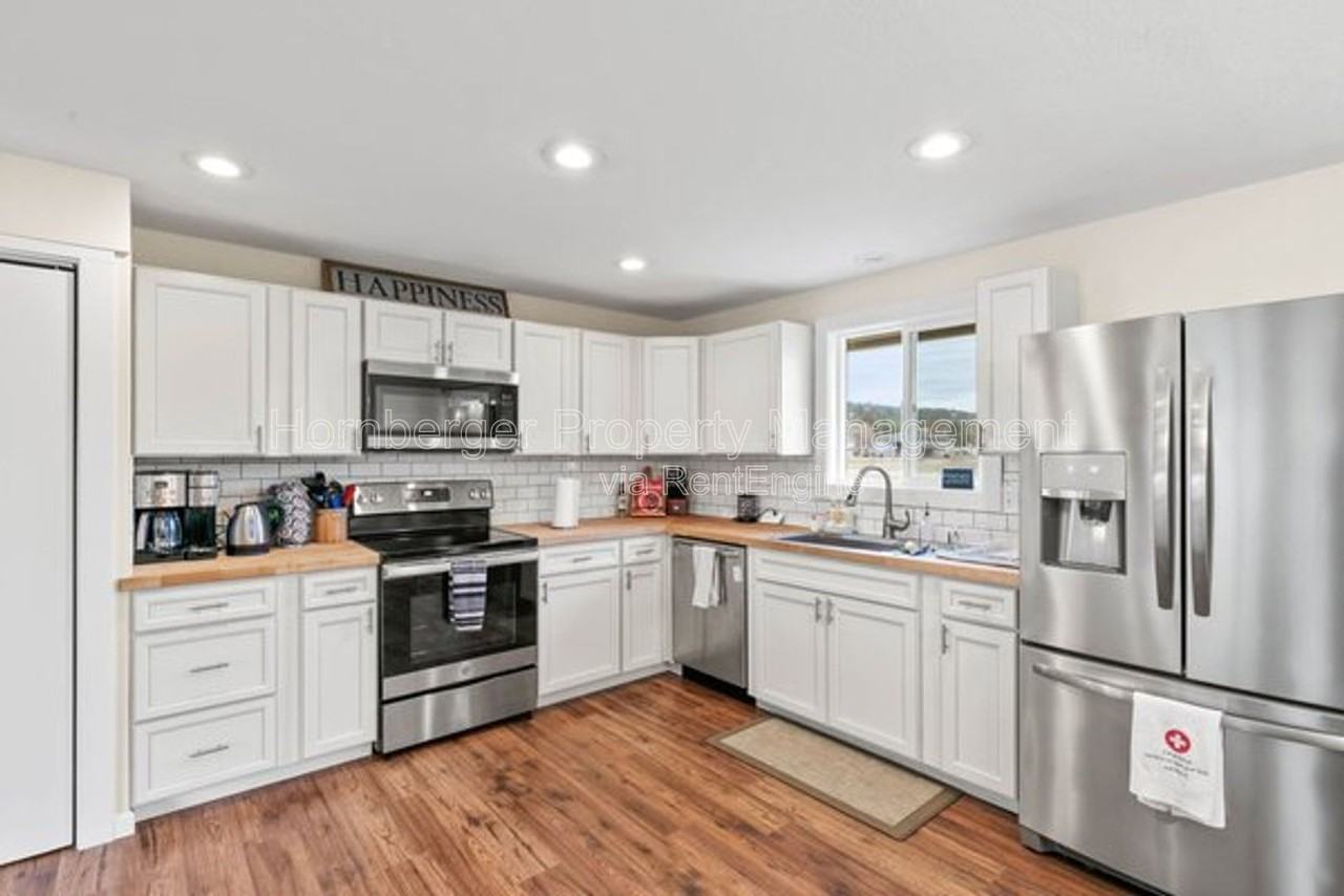 4510 N Sommer St - Photo 2 of 23