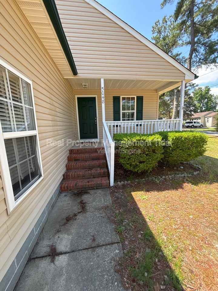 5048 Queen St - Photo 2 of 22