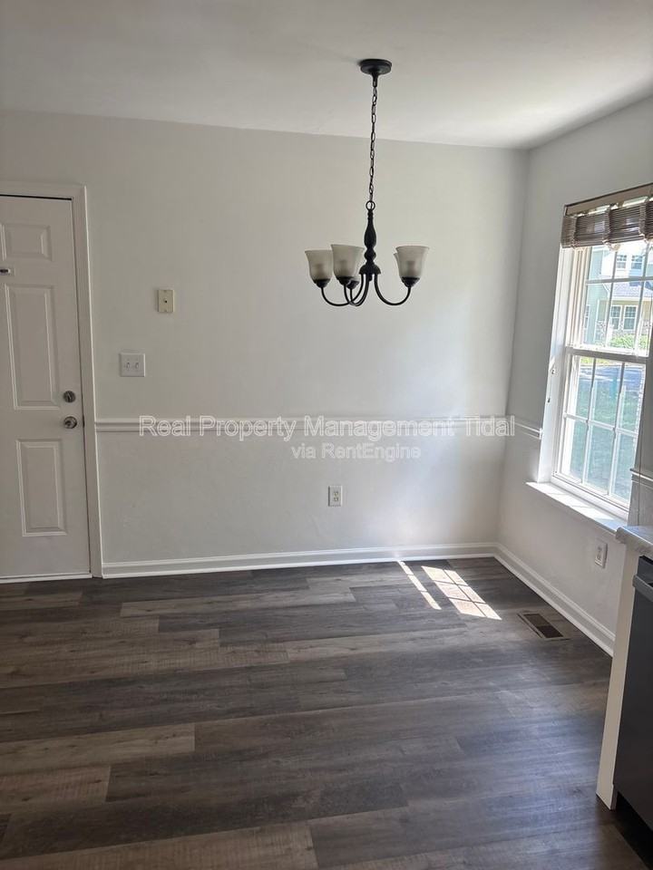 5048 Queen St - Photo 5 of 22