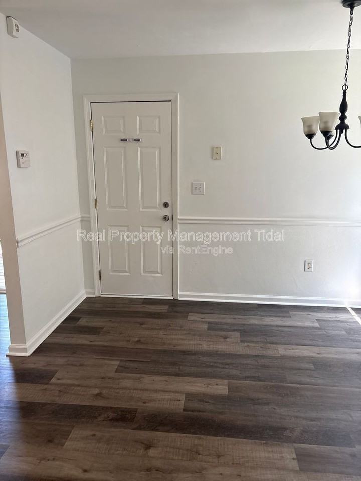 5048 Queen St - Photo 6 of 22