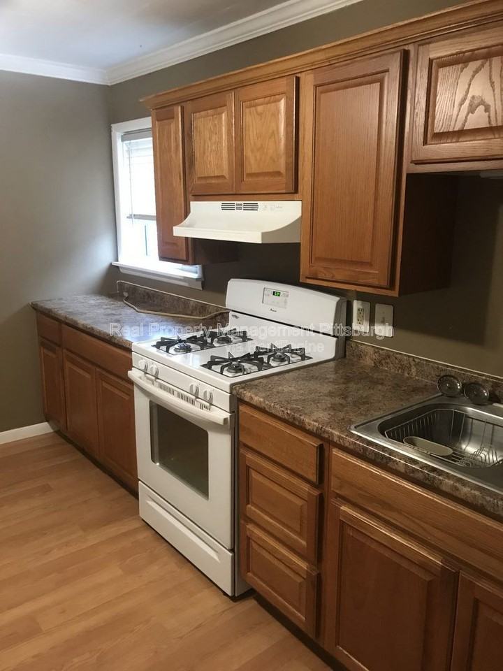 4554 Friendship Ave - Photo 4 of 13