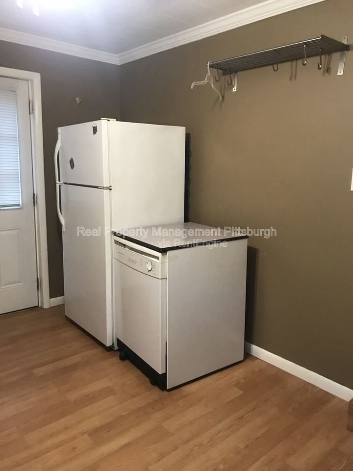 4554 Friendship Ave - Photo 5 of 13