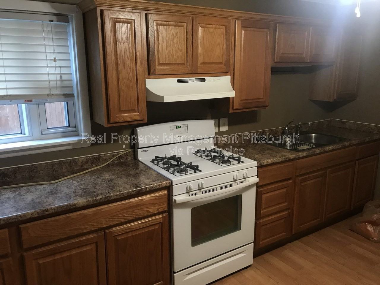 4554 Friendship Ave - Photo 6 of 13
