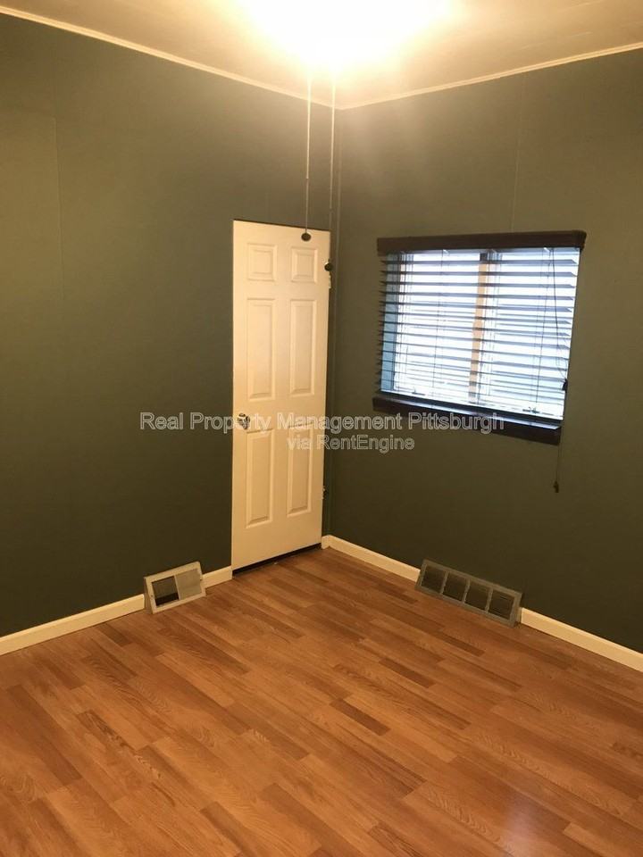 4554 Friendship Ave - Photo 7 of 14