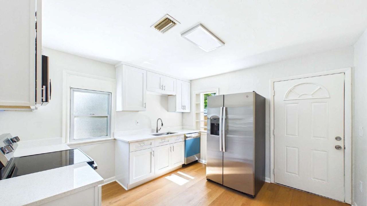 1642 39th St S - Photo 3 of 23