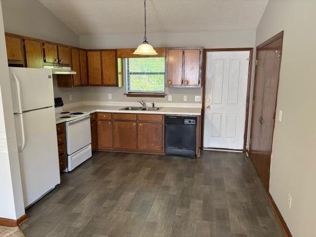 203 Wyndham Cir - Photo 3 of 14