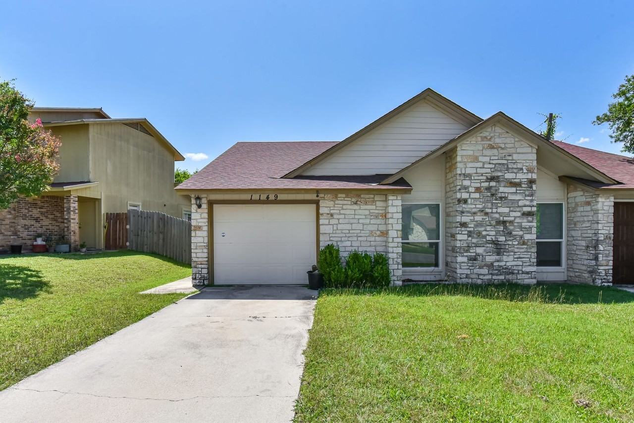 1149 Royal Crest Dr - Photo 2 of 32