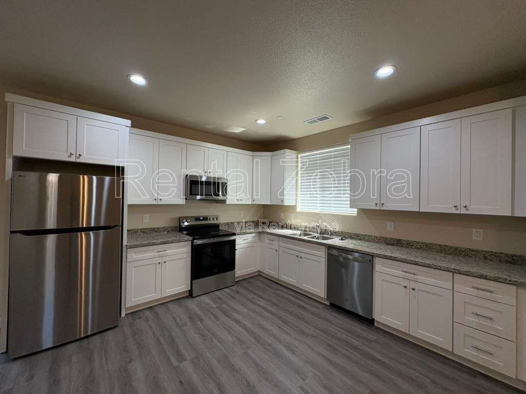 1307 Hermosa Dr - Photo 3 of 16