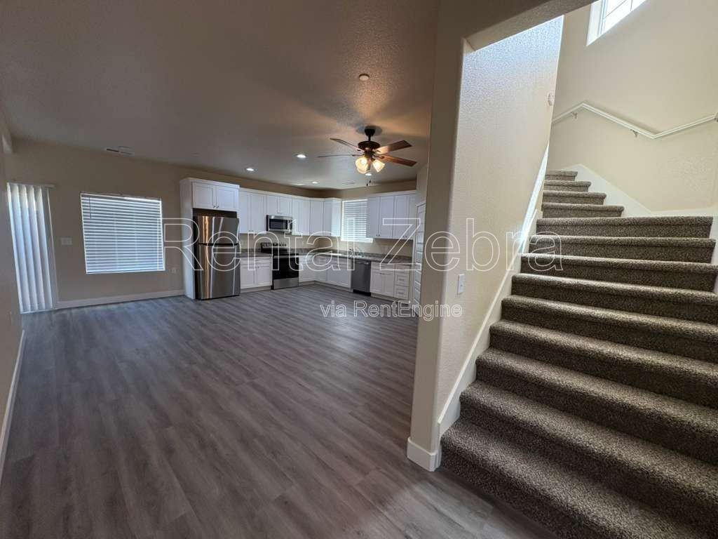 1307 Hermosa Dr - Photo 4 of 16