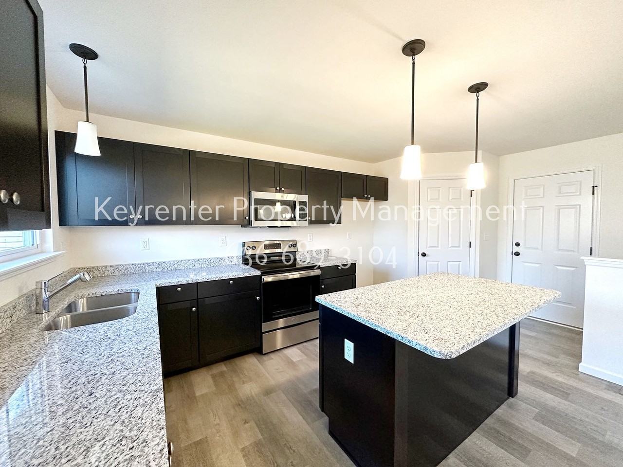 350 Hammerstone Dr - Photo 3 of 18