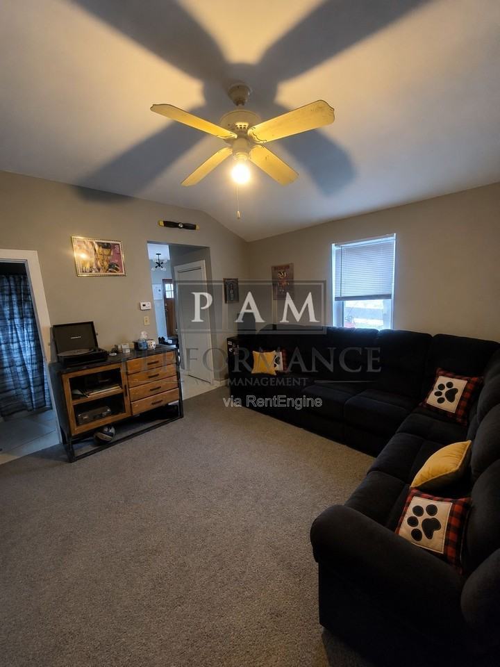 1521 N Jefferson St #REAR - Photo 3 of 14