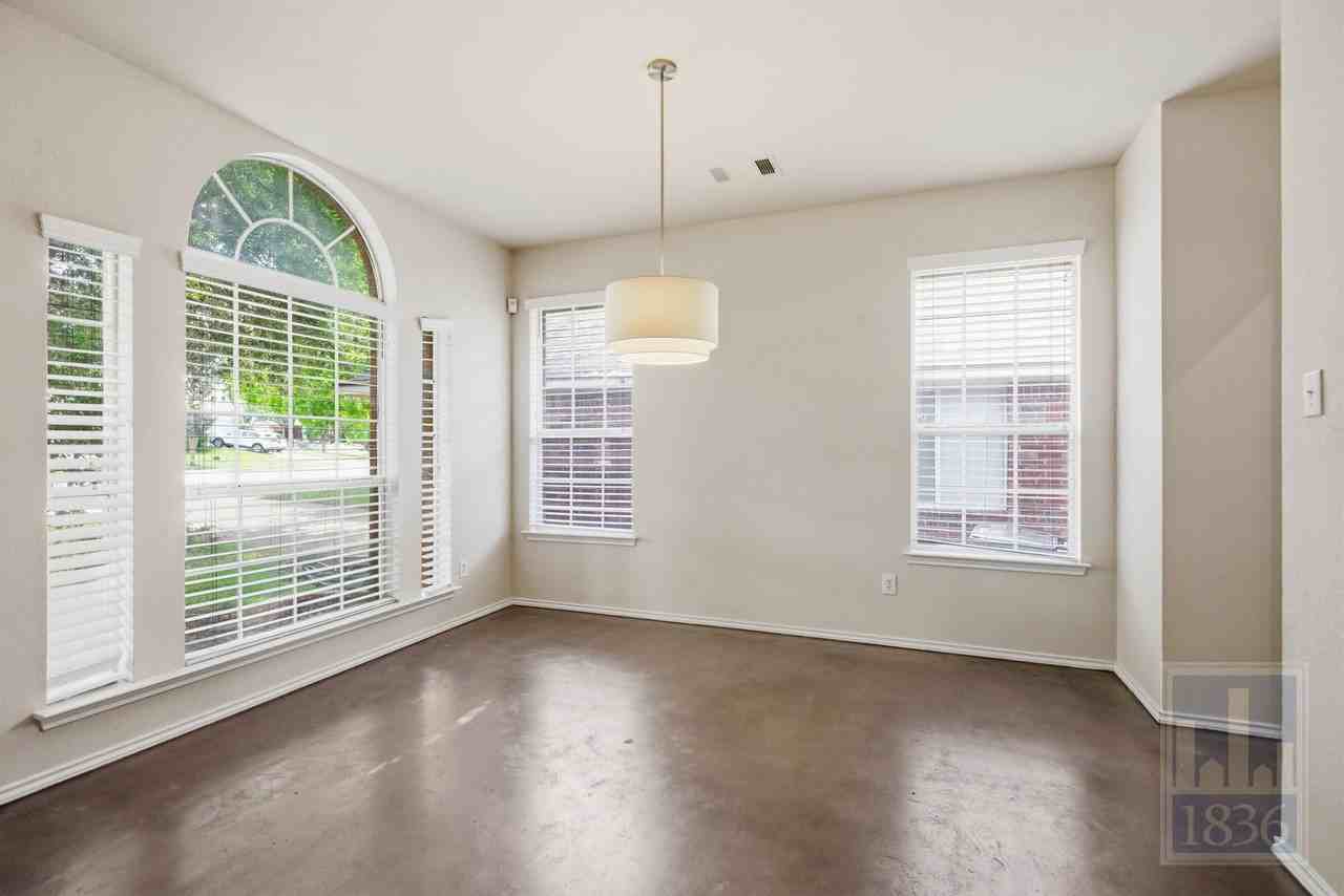 2217 Speidel Dr - Photo 3 of 50