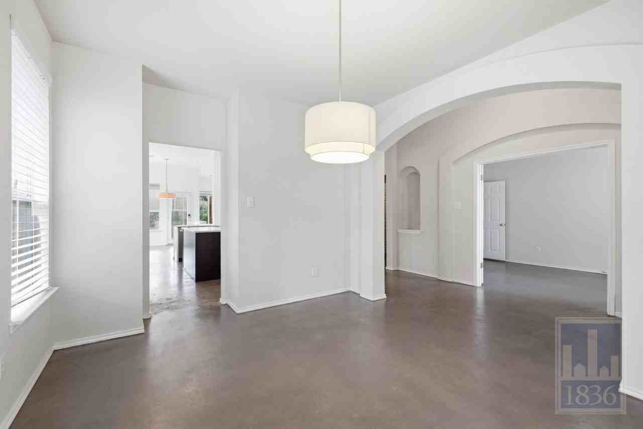 2217 Speidel Dr - Photo 4 of 50