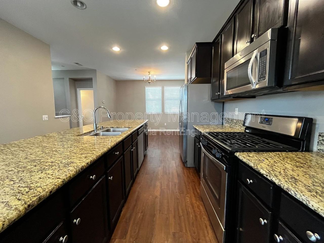 686 S Euclid St - Photo 5 of 17