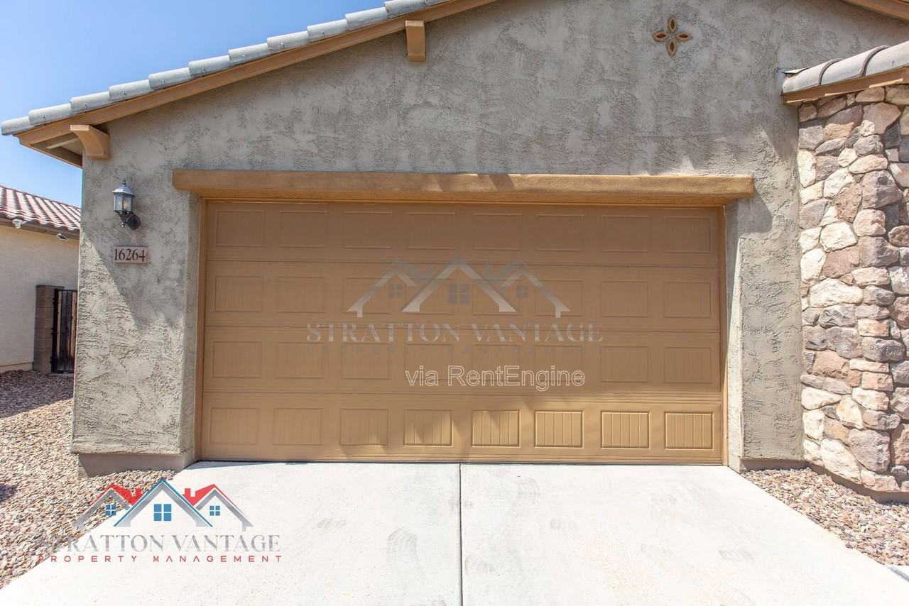 16264 W Canterbury Dr - Photo 4 of 50
