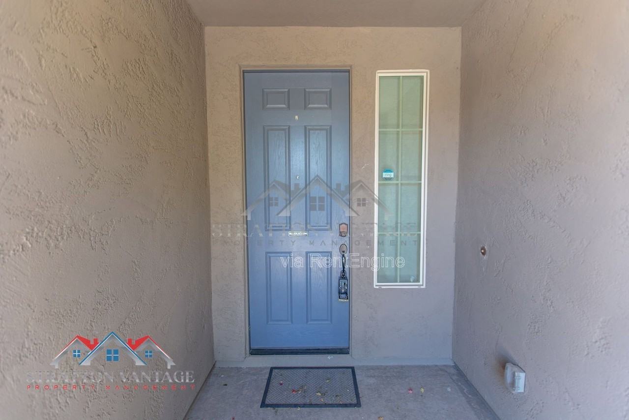 16264 W Canterbury Dr - Photo 5 of 50