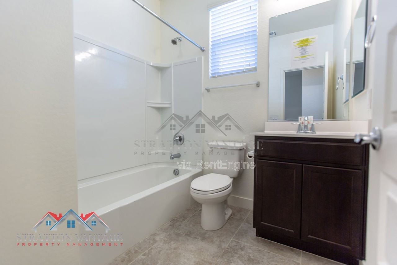 16264 W Canterbury Dr - Photo 7 of 50