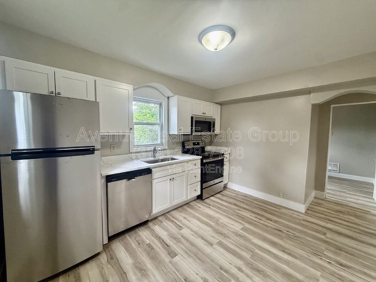 927 N Elm Ave - Photo 5 of 10