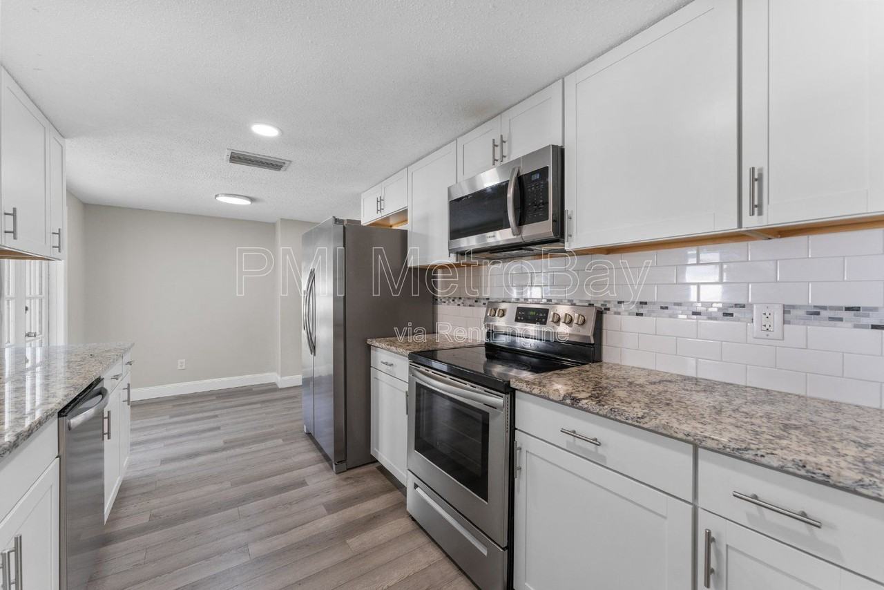 6121 N Falkenburg Rd - Photo 4 of 48