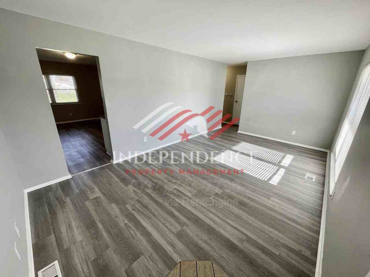 136 Rogers Dr - Photo 3 of 15