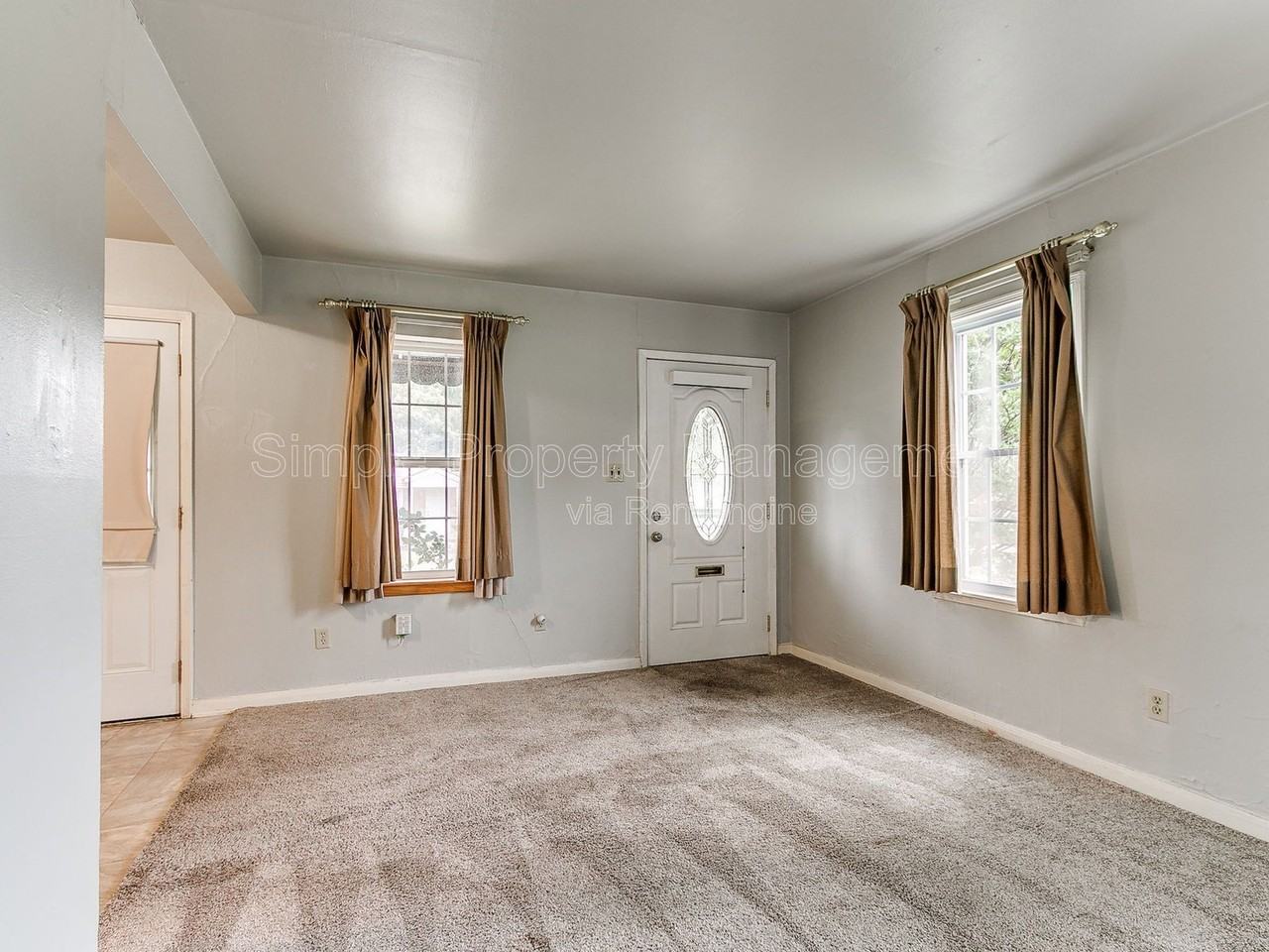 810 N Marshall Dr - Photo 4 of 19