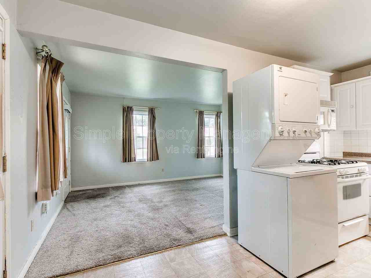 810 N Marshall Dr - Photo 6 of 19