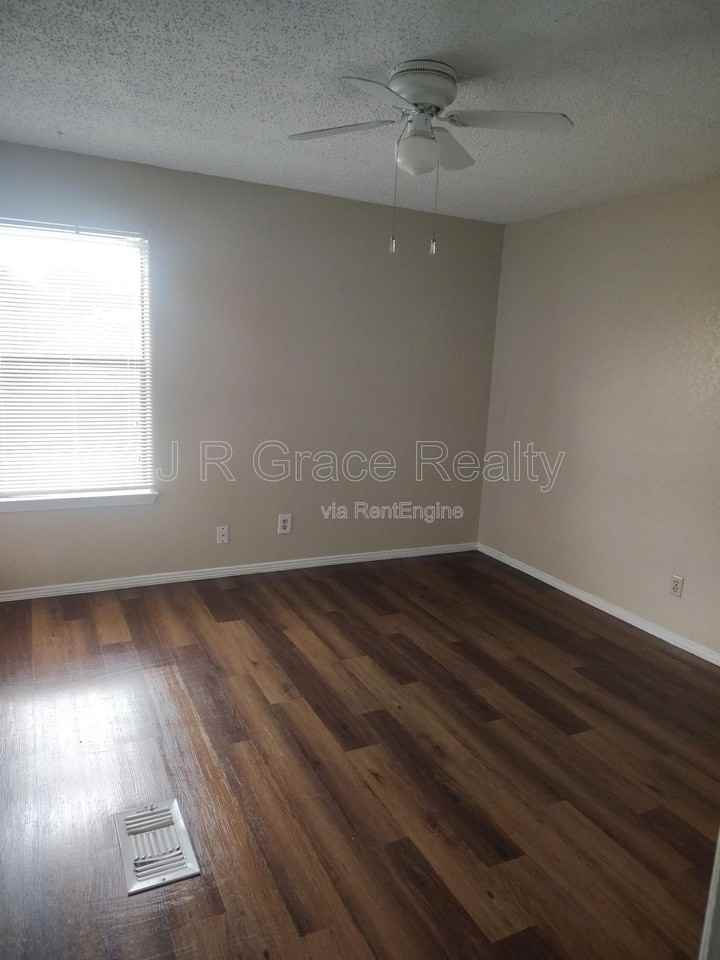 5947 Shadydell Dr - Photo 3 of 16