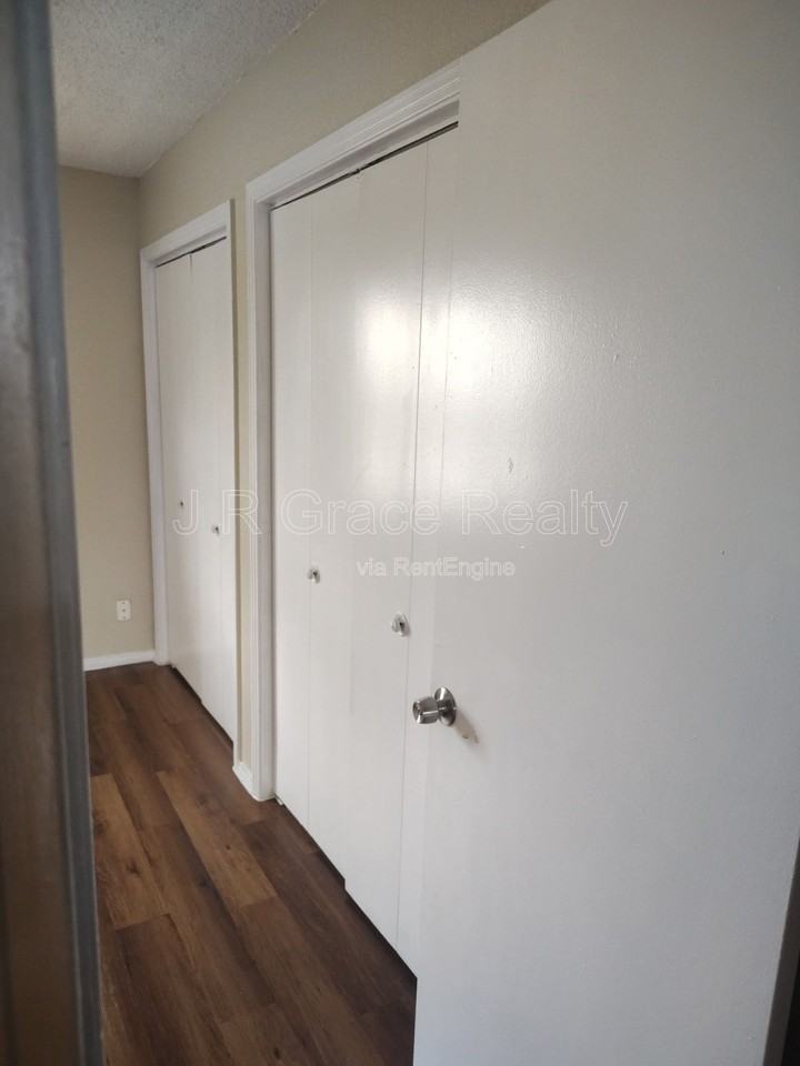 5947 Shadydell Dr - Photo 4 of 16