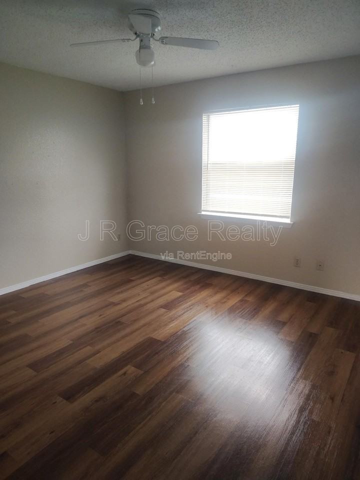 5947 Shadydell Dr - Photo 5 of 16