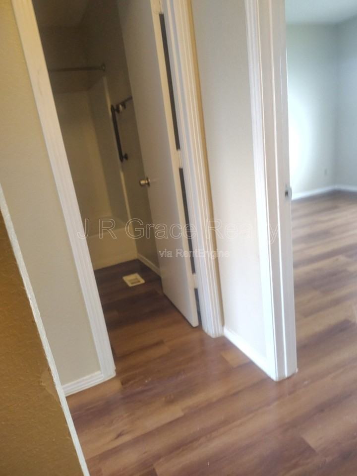 5947 Shadydell Dr - Photo 6 of 16