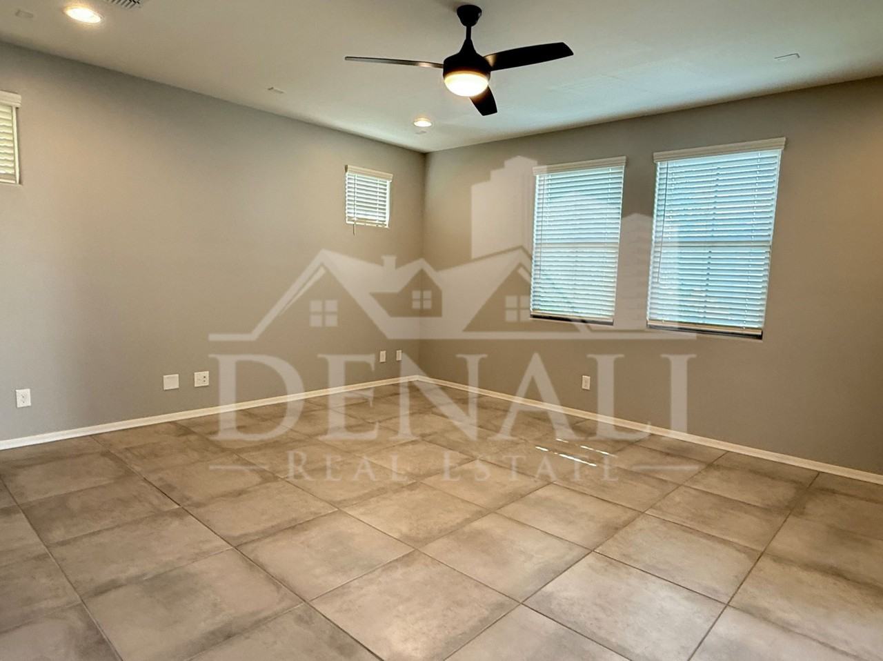 731 W Winchester Dr - Photo 3 of 33