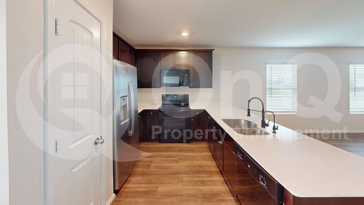 5322 Longshadow Dr - Photo 5 of 19