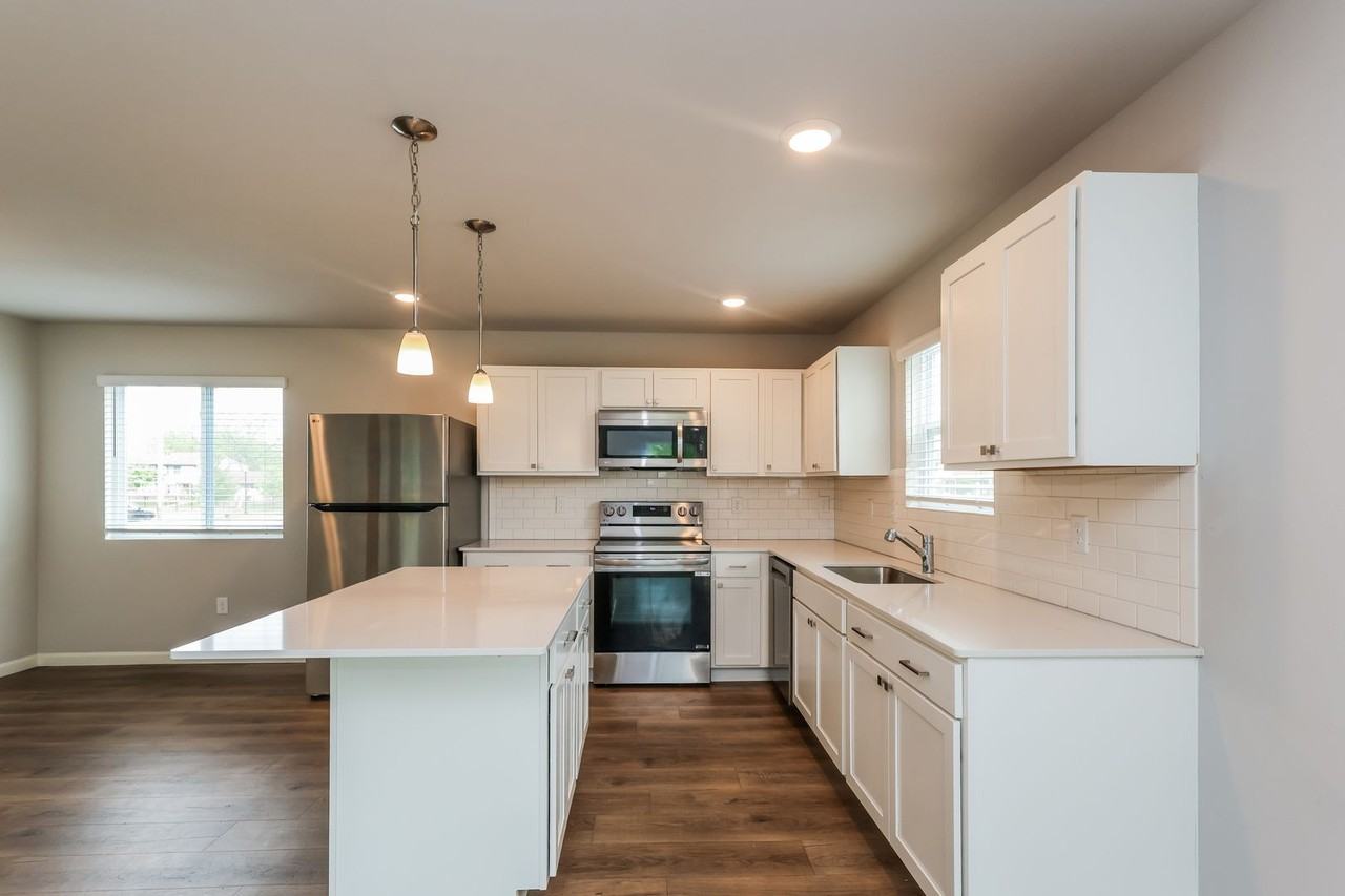 115 E Mason St - Photo 4 of 30