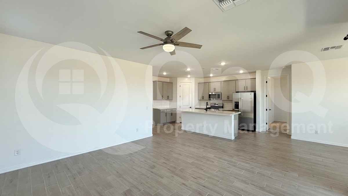 22824 E Roundup Way - Photo 5 of 35