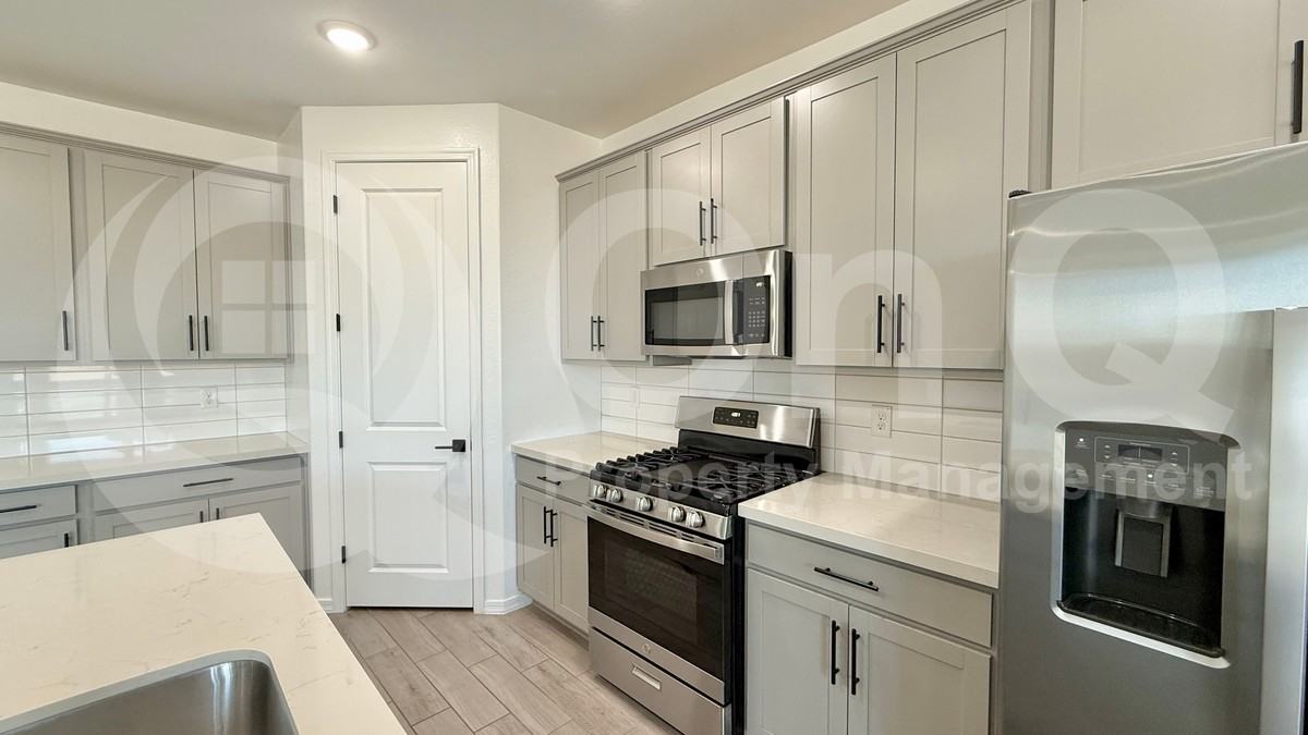 22824 E Roundup Way - Photo 6 of 35