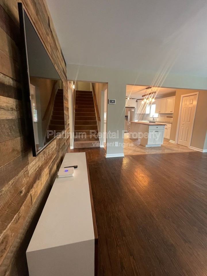 2706 White Oak Dr - Photo 2 of 21