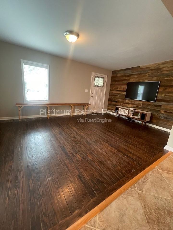 2706 White Oak Dr - Photo 3 of 21