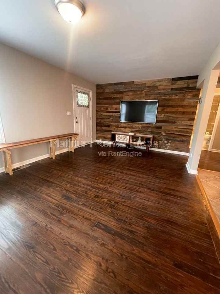 2706 White Oak Dr - Photo 4 of 21
