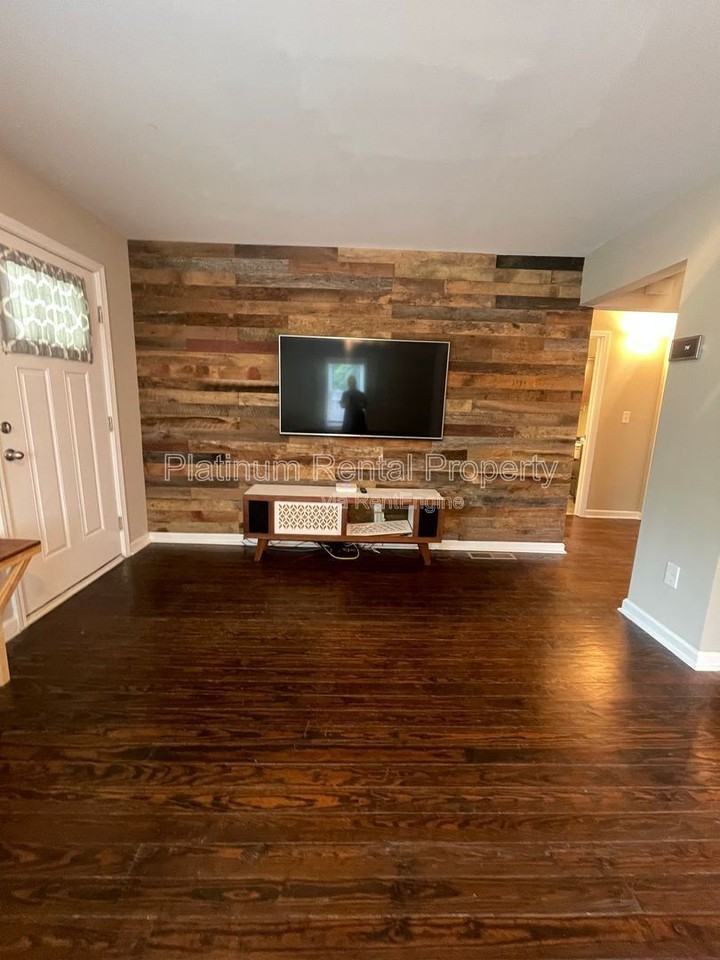 2706 White Oak Dr - Photo 5 of 21