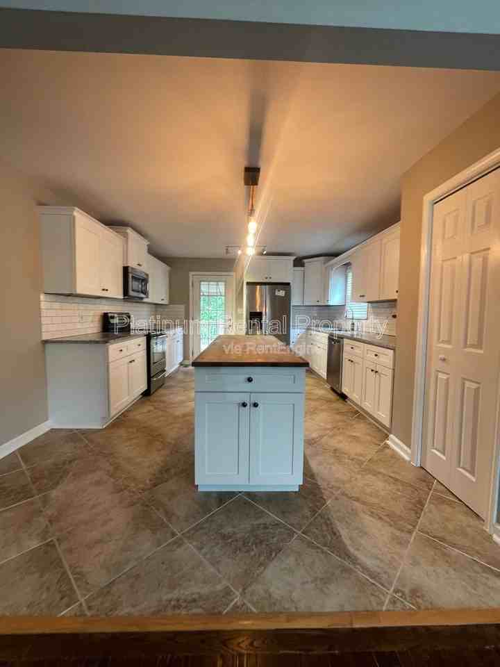 2706 White Oak Dr - Photo 7 of 21