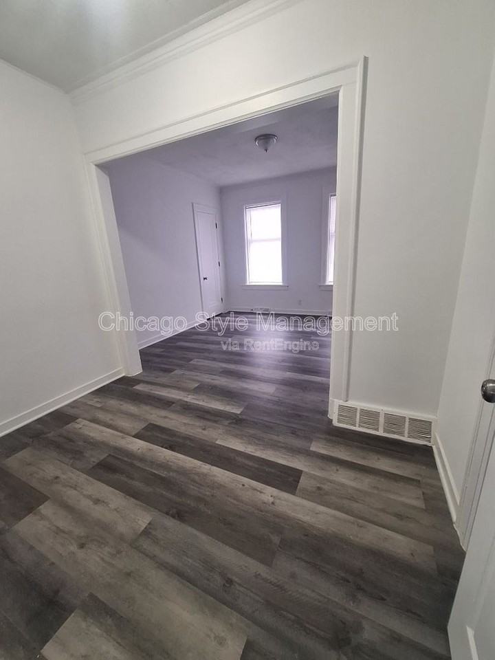 320 W 16th St #1 - Photo 4 of 10