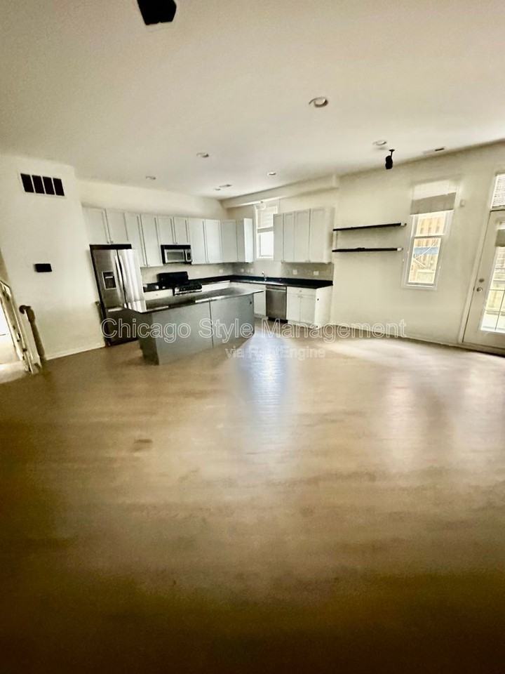 1761 W Morse Ave - Photo 2 of 10