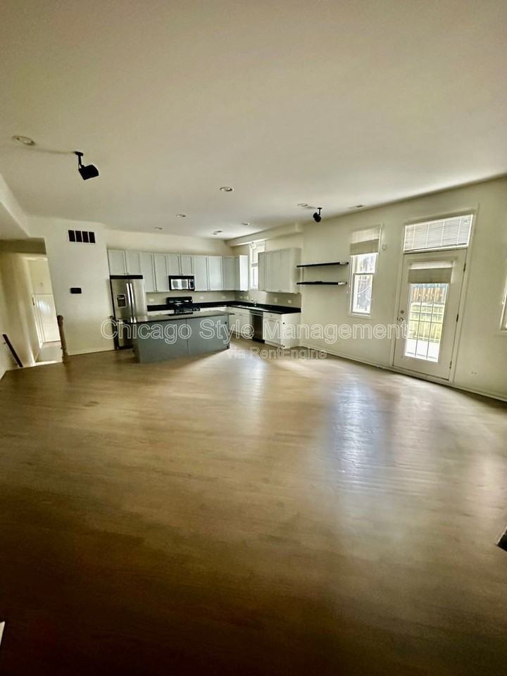 1761 W Morse Ave - Photo 3 of 10
