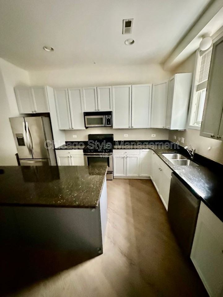 1761 W Morse Ave - Photo 5 of 10
