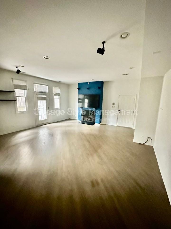 1761 W Morse Ave - Photo 6 of 10