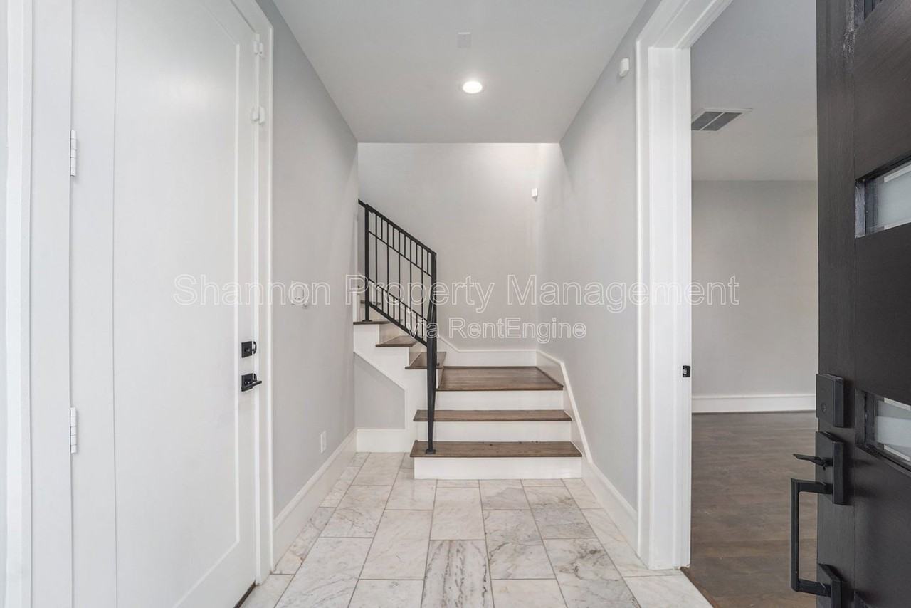 2221 Francis St - Photo 3 of 27