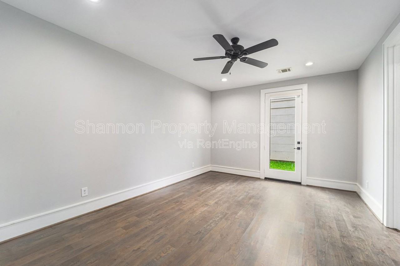 2221 Francis St - Photo 4 of 27